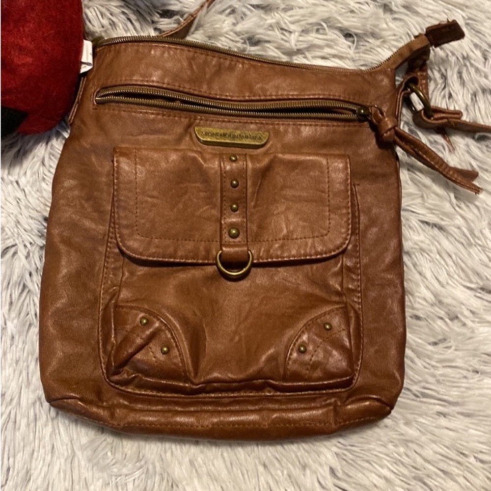 Stone Mountain EUC genuine leather cross body